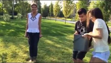 Родина Порошенків прийняла виклик IceBucketChallenge