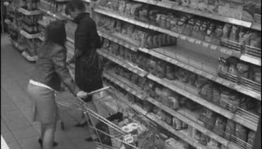 Девушки дерутся в супермаркете  камера наблюдения