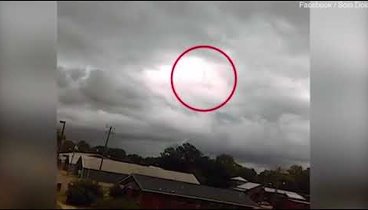 Силуэт человека, идущего по облакам, попал на видео