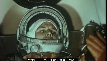 Гагарин в кресле пилота перед стартом