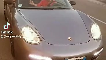 ..pe drum cu Porsche-ul meu și un prieten..