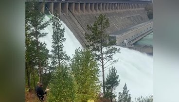 Знаю я, вся жизнь моя - 
Иркутская история,
Исток величественных рек ...