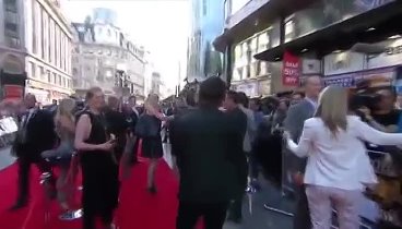 Niall Horan Dancing & Harry Styles Kisses Camera