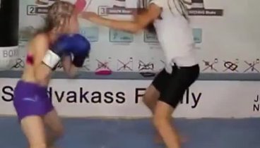 9 летняя девочка жестко занимается боксом