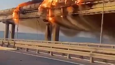 Крымский мост, горят цистерны