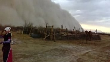 песчаная буря в пустыне туркменистане