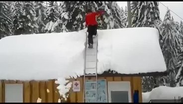Как быстро очистить крышу от снега! ))