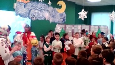 Новогодний праздник в школе  Ванечка выступает июнем в сказке 12 мес ...