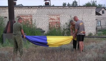 Как поступают с Украинской символикой жители Донбасса.