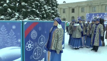 Шестаие Дедов Морозов и Снегурочек
