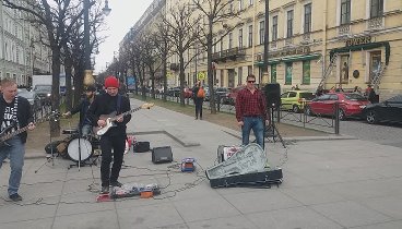 Весна в Северной Столице (Санкт-Петербург) на Невском проспекте акти ...