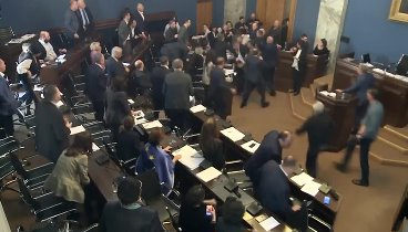 Грузинский Парламент обсуждает закон об иноагентах.