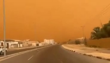 Сильнейшие пылевые бури уже вторые сутки на севере Саудовской Аравии ...