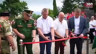 Памятник в Туапсе поставили воинам СВО, кузнец выковал журавля, а за ...