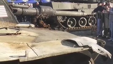 Разбитый американский танк АБРАМС. Поклонная гора.
