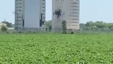 Опубликовано видео, снятое сразу после удара  украинских дронов по Р ...