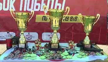 За Кубок Победы по футболу 8×8 в Иркутске боролись 12 команд.