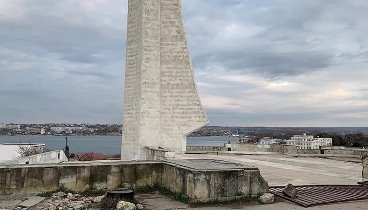 Монумент прованный в народе «Штык и Парус»