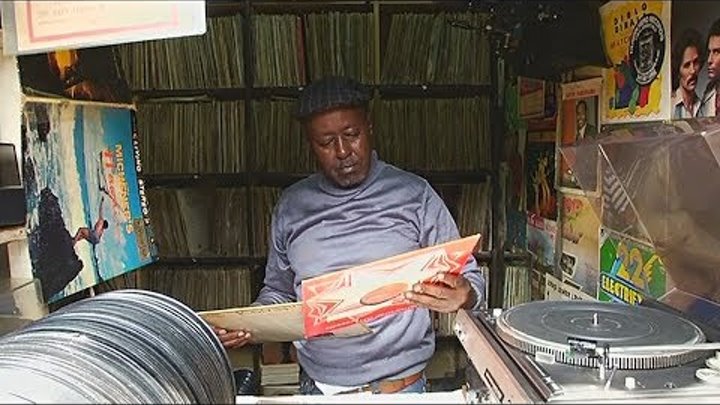 Музыка среди мяса: кениец хранит коллекцию винила (новости)