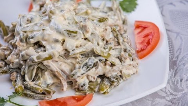 Салат по деревенски с курицей.