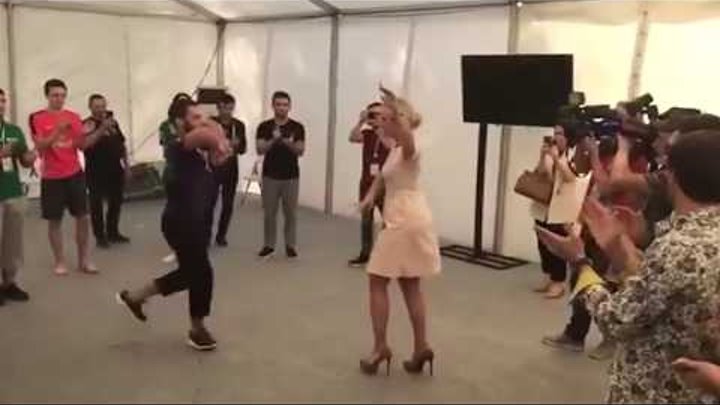 Видео танцующей захаровой. МИД Захарова танцует.
