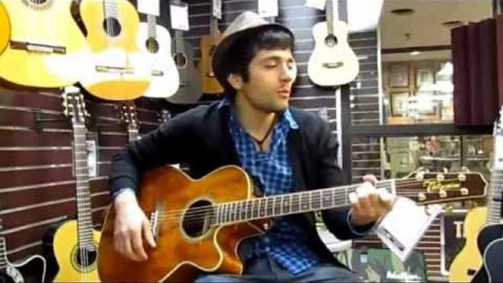 Таджик играет. Гитарист таджик. Таджик с гитарой. Таджикская гитара. Таджик играет на гитаре.