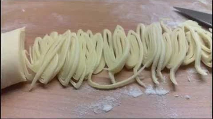 Домашняя лапша,полуфабрикат. / Home-made noodles.