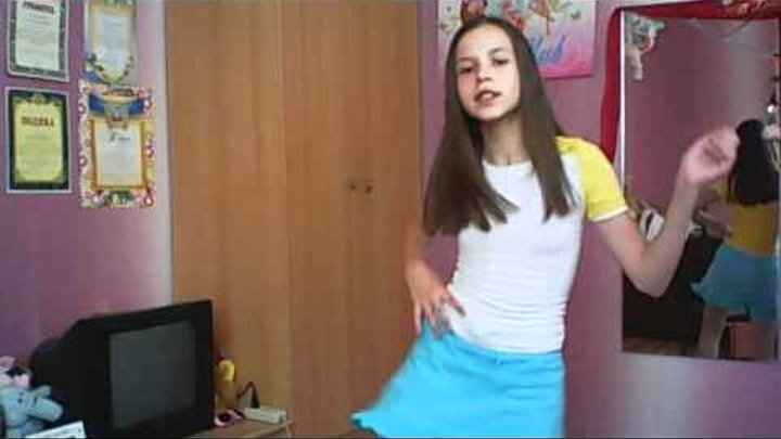 Домашняя девушка веб камера. Девочка танцует дома 12 лет. Девочки перед веб камерой. Веб камера танец. Девочка танцует на Вебку.