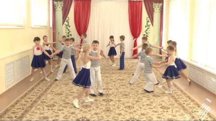 Песня встанем танец в детском саду. Танец до Ре ми в детском саду видео старшая группа. Танец мы вместе. Танец хвостики как бабочки старшая группа видео.