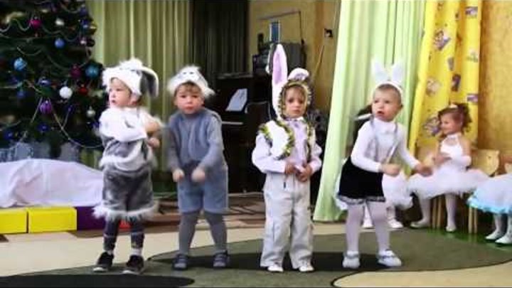 Танец мальчиков-зайчиков на утреннике в детском саду