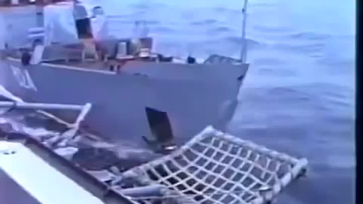 Таран на корабле. Таран советского корабля американского эсминца 1988. Йорктаун корабль Таран. Таран американского корабля. Таран кораблей США.