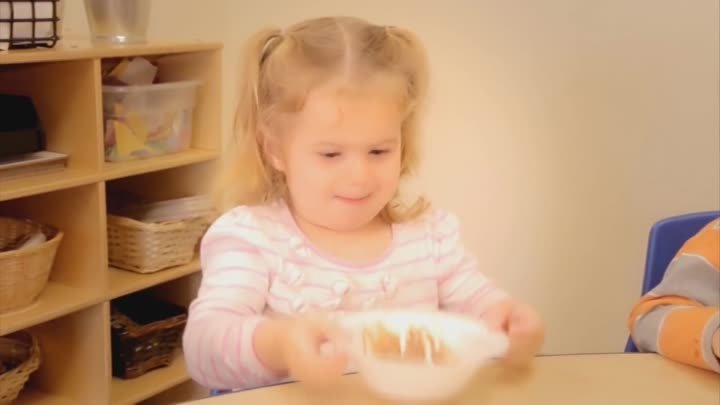 Дети впервые кушают мороженное - супер видео))