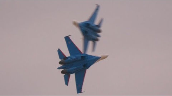 Russian Knights Su-35S aerobatics at the Dubai Airshow 2023