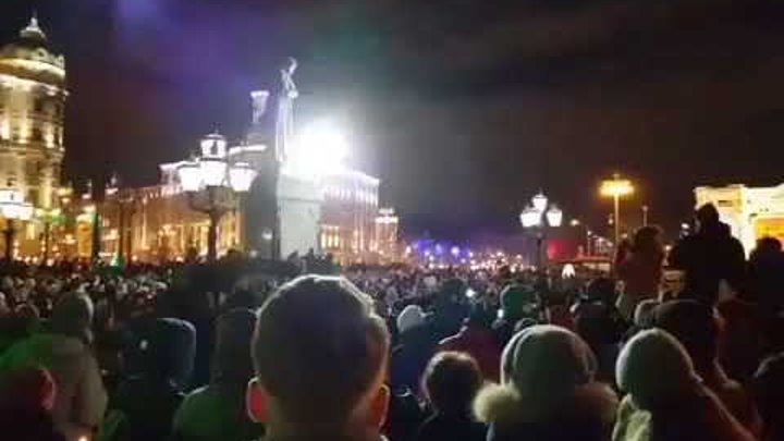 Траурный митинг в Москве перерос в протестный, люди требовали отстав ...