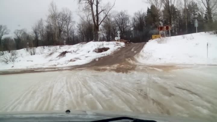 Переправа просуществует уже недолго( Вода на льду