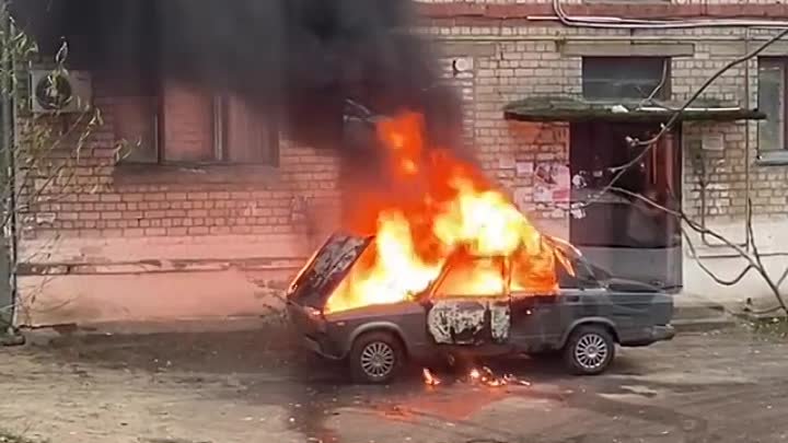 В Правдинске горит автомобиль. Балахна, 8 ноября 2020