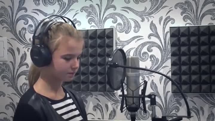 Девочка поёт Кукушку