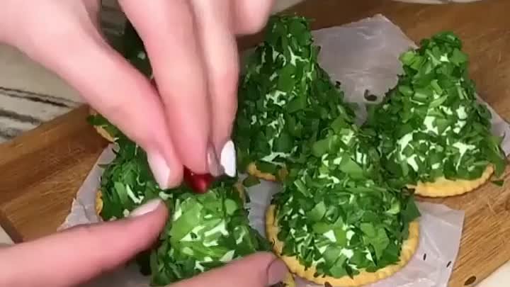 НОВОГОДНЯЯ ЗАКУСКА   ЁЛОЧКИ  ( рецепт )