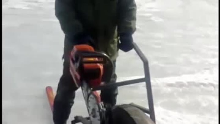 Лыжи с моторчиком или как из бензопилы быстренько сделать снегоход
