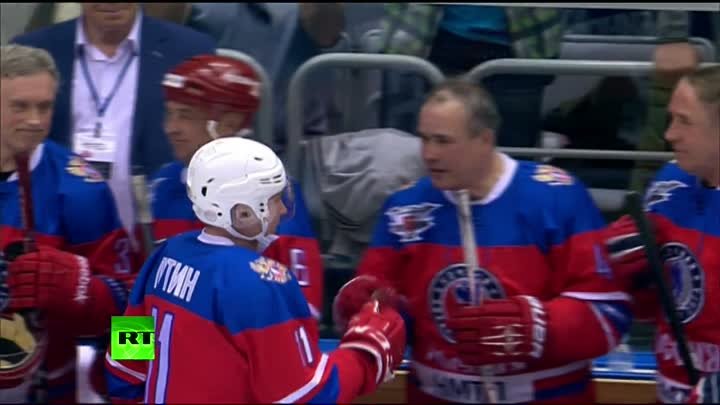 Владимир Путин забросил шайбу в гала-матче Ночной хоккейной лиги в Сочи