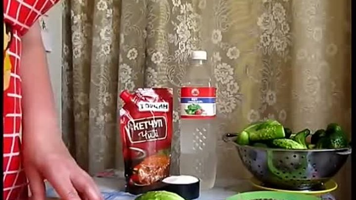Огурцы с кетчупом чили/без стерилизации/pickles with chili sauce