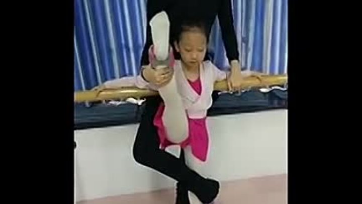 バレエの訓練 専属コーチの無慈悲な柔軟 Ballet Flexibility Training