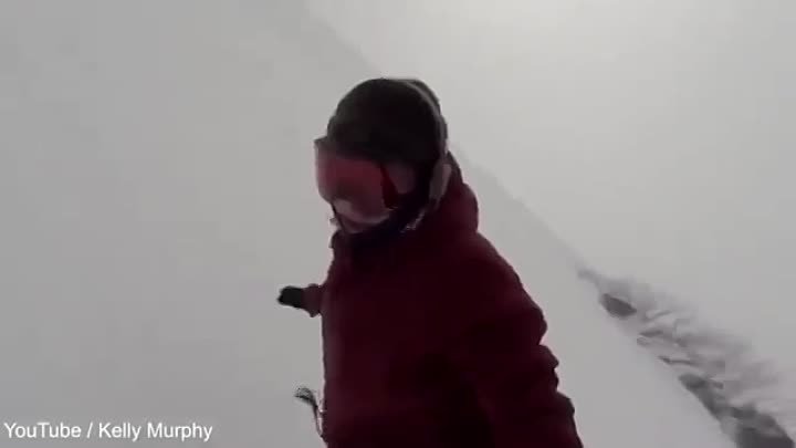 Сноубордистка не заметила, как сняла гнавшегося за ней медведя