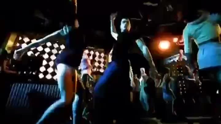 Песня № 1 в карьере пуэрто-риканского певца Рики Мартина взорвала все хит-парады в 1999 год.  90-е