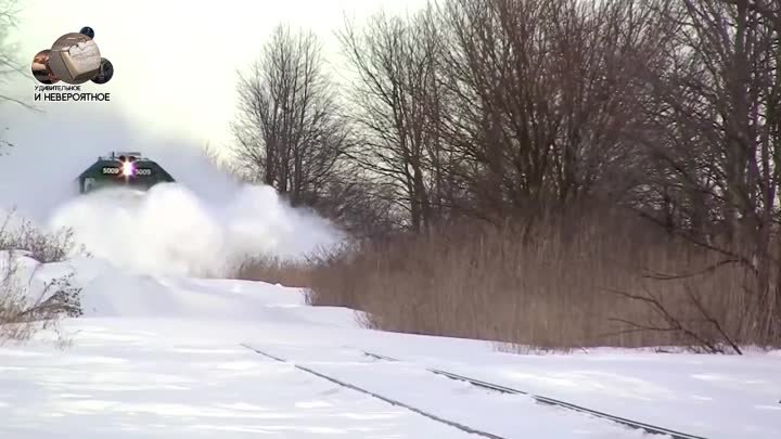 Поезд против снега