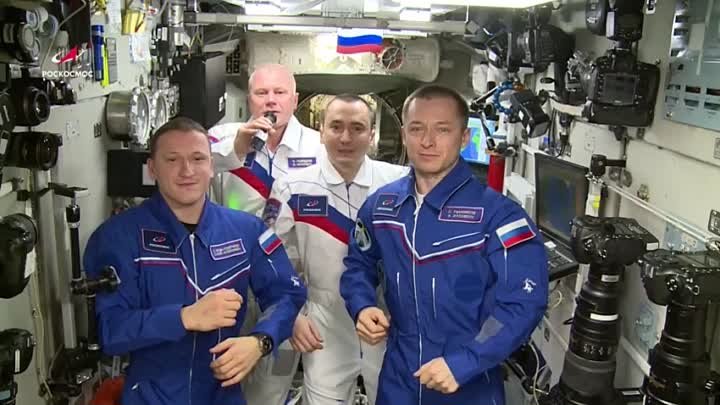 Экипаж МКС поздравил россиян с Днем космонавтики