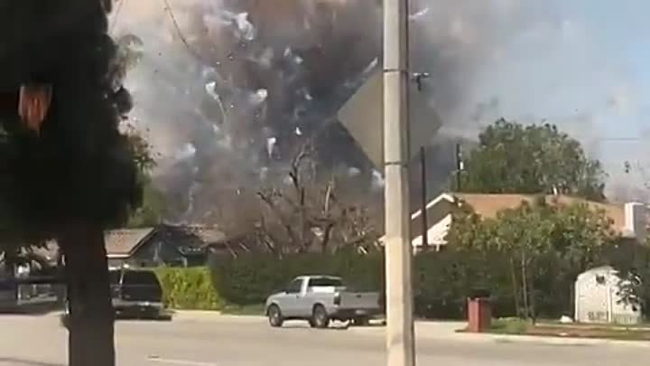 Взрыв дома с фейерверками в США