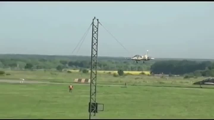 L-39 проход над ВПП