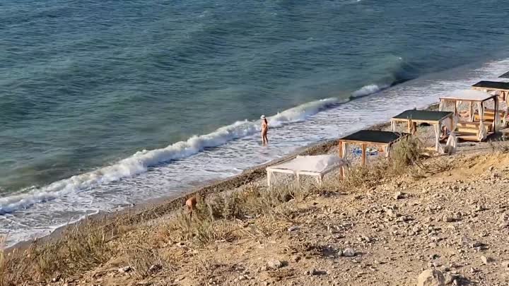 Нудистский пляж в Крыму - Бесстыжие отдыхающие [kQCeor3G_Ng]