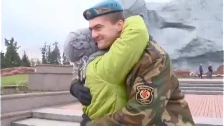 Солдат придет слушать. Солдат пришел домой. Русские солдаты пришли домой нежданно.